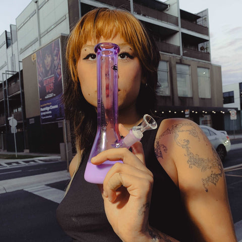 Nano Beaker Bong 23cm - Purple in Hand